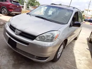 Toyota Sienna 2004 Silver