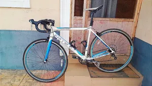 Carrera 'Vtso' Road Bike–Shimano Sora Gears Cont'l 'Gatorskin' Tyres
