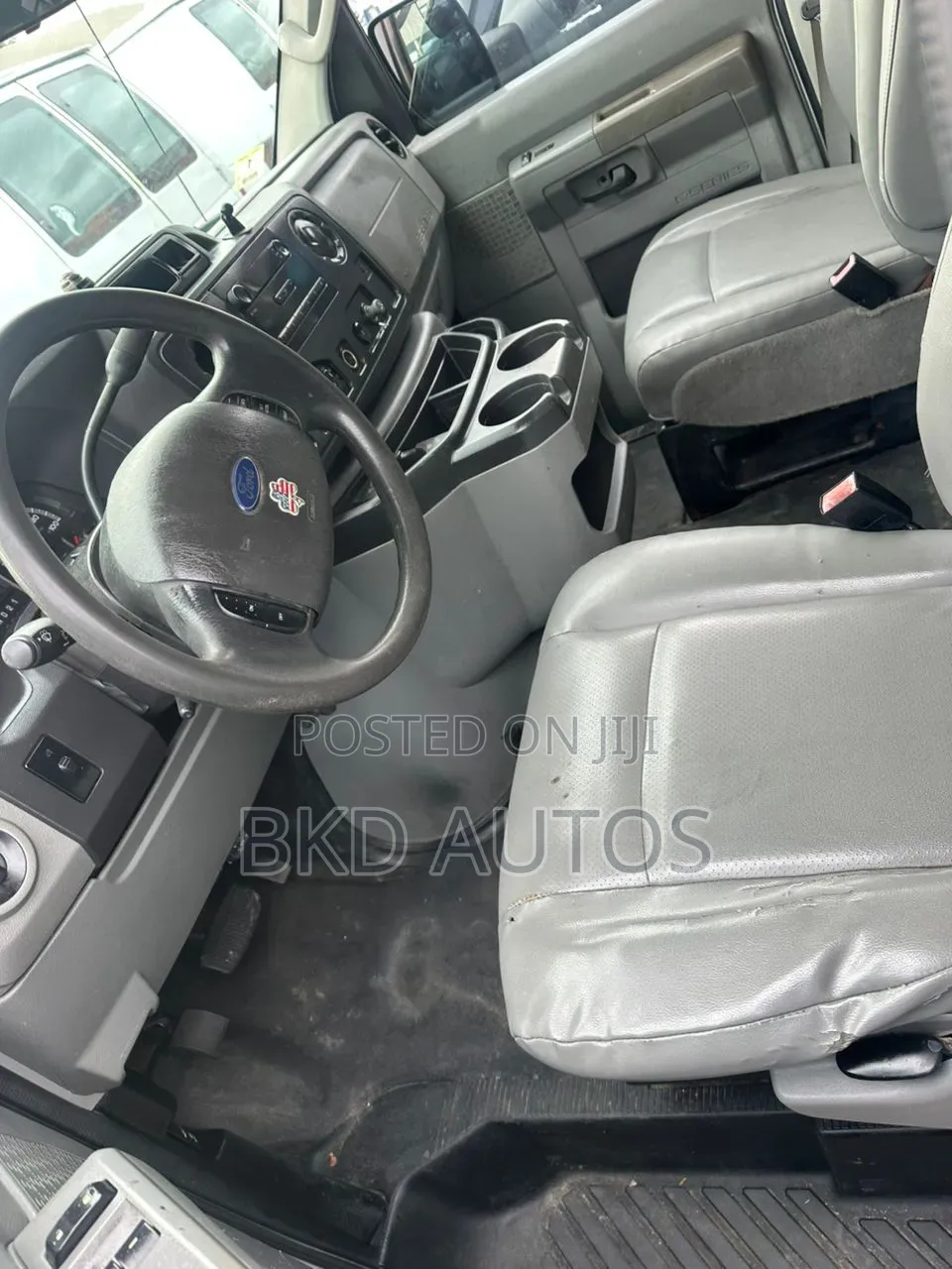 Ford E350 2014 Silver