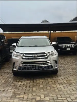 Toyota Highlander XLE 2019 Silver
