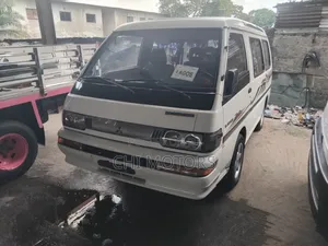 Mitsubishi L300 2005 White