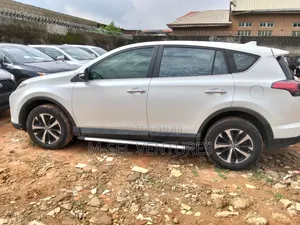 Toyota RAV4 2017 White