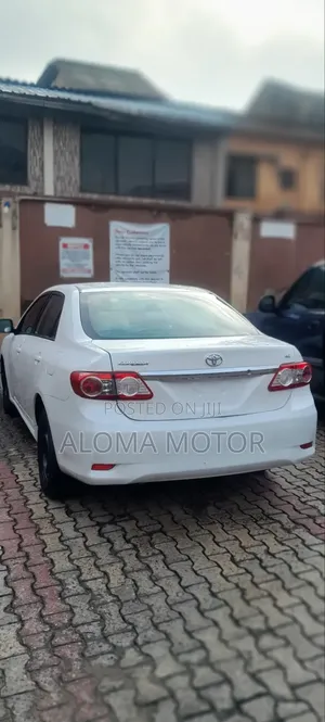 Toyota Corolla 2011 Off white
