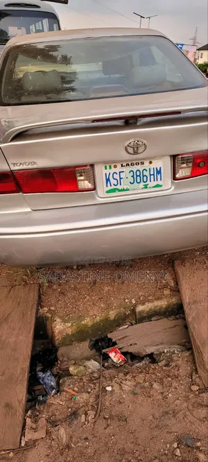 Toyota Camry 2000 Gray