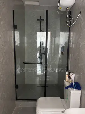 Single Fixed Partition With Glass Door