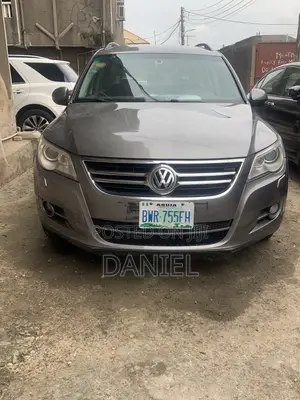 Volkswagen Tiguan SE 4Motion 2010 Gray