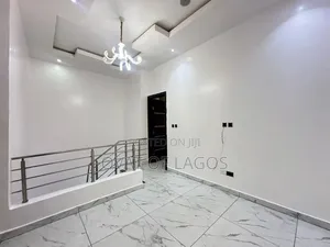 4bdrm Duplex in Chevron Drive for rent