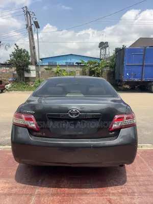 Toyota Camry LE 4dr Sedan (2.5L 4cyl 6A) 2011 Gray