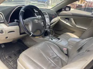 Toyota Camry LE 4dr Sedan (2.5L 4cyl 6A) 2011 Gray