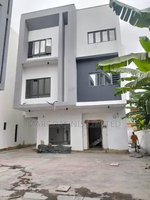 4bdrm Duplex in Alaka for sale
