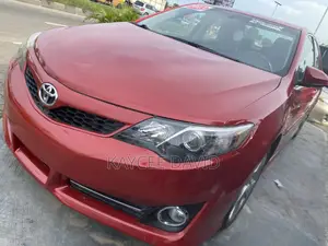 Toyota Camry SE V6 4dr Sedan (3.5L 6cyl 6A) 2013 Red