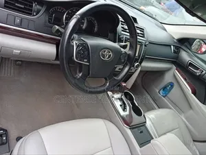 Toyota Camry XLE 4dr Sedan (3.5L 6cyl 6A) 2014