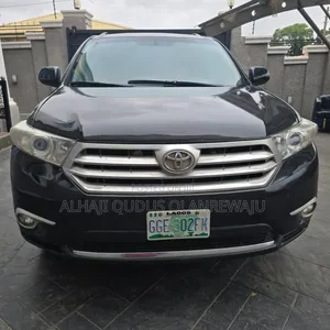 Toyota Highlander SE 3.5L 2WD 2013 Black