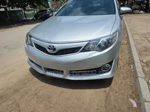 Toyota Camry SE 4dr Sedan (3.5L 6cyl 6A) 2014 Silver