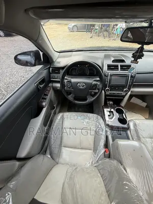 Toyota Camry XLE 4dr Sedan (2.5L 4cyl 6A) 2013 Gray