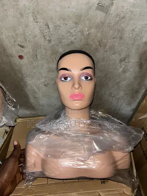 Wig Dummy Head - Shoulder Length (Light Skinned)