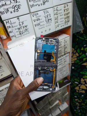 Samsung Flip 4 Screen