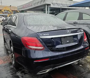Mercedes-Benz E300 2017 Blue
