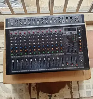 Yamaha Mixer 12 Powered
