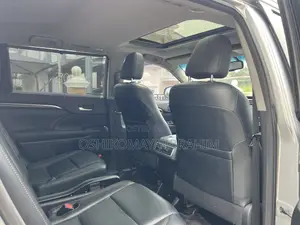 Toyota Highlander Limited 4dr SUV AWD (3.5L 6cyl 6A) 2015 Silver