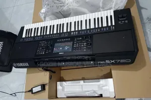 Yamaha Piano PSR Sx 720 With Complete 61 Keys