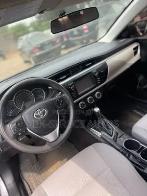 Toyota Corolla LE Premium 4dr Sedan (1.8L 4cyl CVT) 2014 Silver