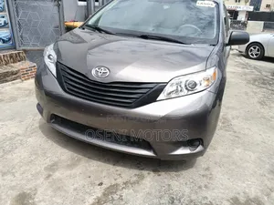 Toyota Sienna 2011 Gray