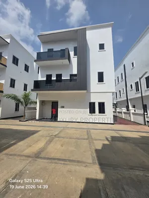 5bdrm Duplex in Jahi Gilmor By Navy for sale