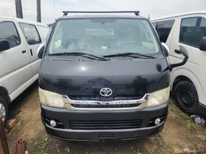 Toyota HiAce 2016 Black