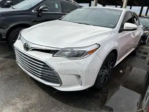 Toyota Avalon Limited 4dr Sedan (3.5L 6cyl 6A) 2014 White
