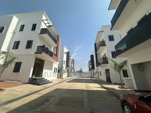 5bdrm Duplex in Jahi for sale