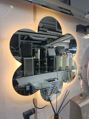 Modern Clover-Shaped Led Mirror – Backlit Wall Mounted Smart Mirror