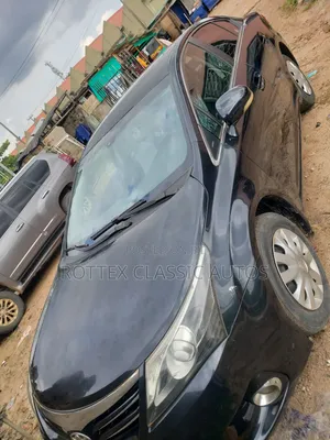 Toyota Avensis 2012 Black