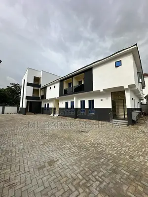 3bdrm Duplex in Gaduwa for sale