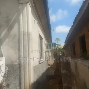 3bdrm House in Oloruntedo, Egbedore for sale