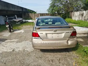 Toyota Camry SE 4dr Sedan (2.4L 4cyl 5A) 2006 Gold