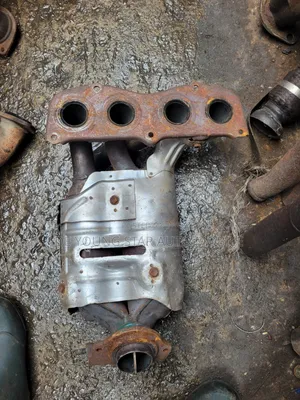Engine Catalyst Converter for Toyota Rav4 4plug 2004 Model Sensor