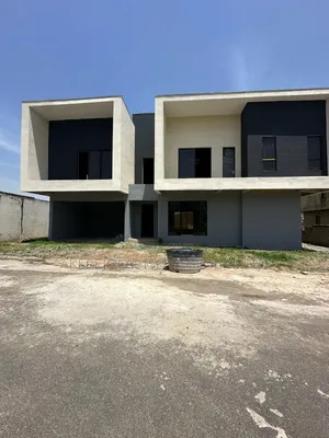 4bdrm Duplex in In An Estate Around for sale
