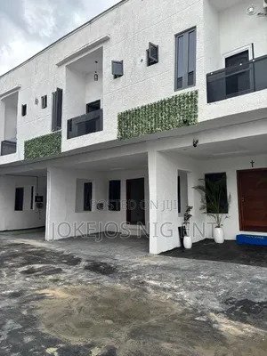 3bdrm Townhouse/Terrace in Atlantic Nominee, Off Lekki-Epe Expressway