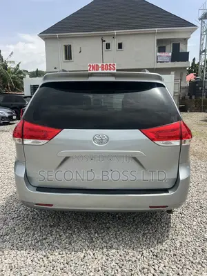 Toyota Sienna LE AWD 7-Passenger 2013 Silver