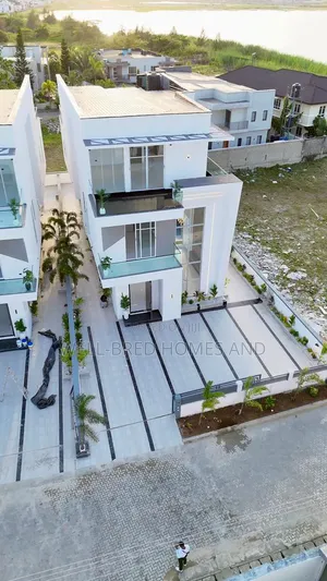 5bdrm House in Osapa london for sale