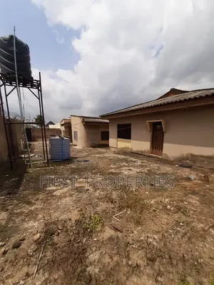 7bdrm Block of Flats in Owode Housing Estate, Ibadan for sale