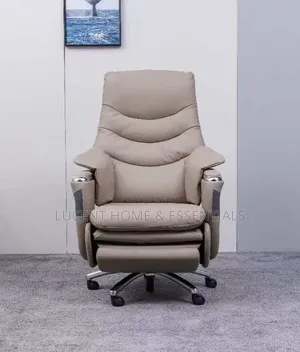 Heavy-Duty Boss Chair With Leg Rest Side Storage Pockets