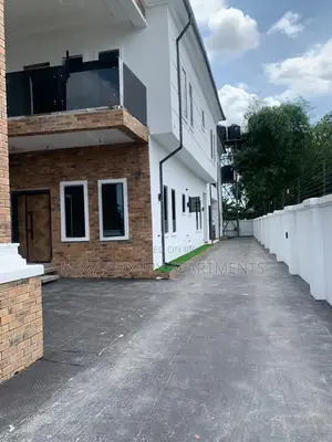 Mega Luxury 2 Bedroom Apartments(Shortlet)