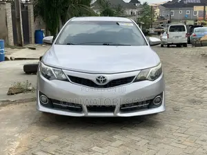 Toyota Camry SE 4dr Sedan (2.5L 4cyl 6A) 2014 Silver
