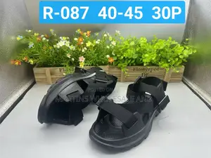 Unisex Sporty Chunky Black Sandals