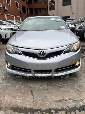 Toyota Camry SE V6 4dr Sedan (3.5L 6cyl 6A) 2013 Silver
