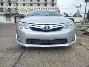 Toyota Camry XLE 4dr Sedan (2.5L 4cyl 6A) 2013 Silver