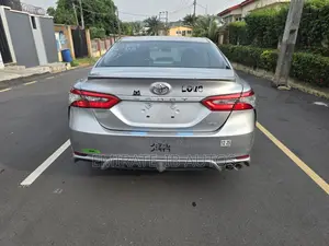 Toyota Camry 2018 Silver
