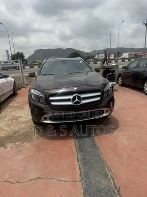 Mercedes-Benz GLA 250 2017 Brown